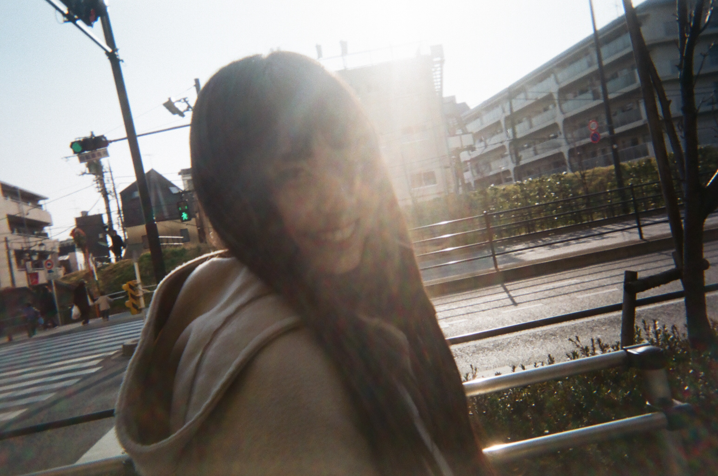 「日常性」をSNSで公開し共感を生むことが「エモ」であり、2010年代の後半のSNSは「エモいフィルム写真」が溢れていた。現在も「エモ」にはニーズがありつつ、SNSはよりパブリックで情報収集のためのツールになっている(という余談)