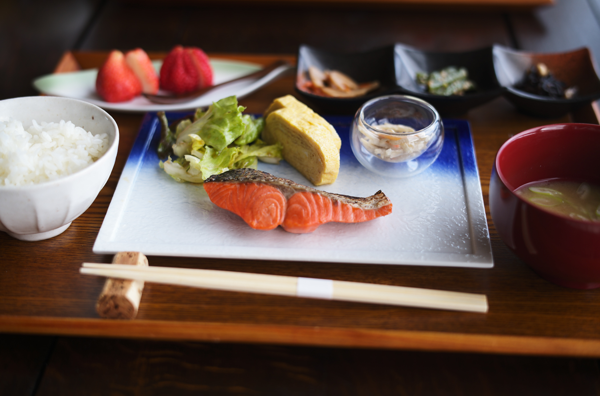 食品サンプルかと思うほどに色が濃い鮭